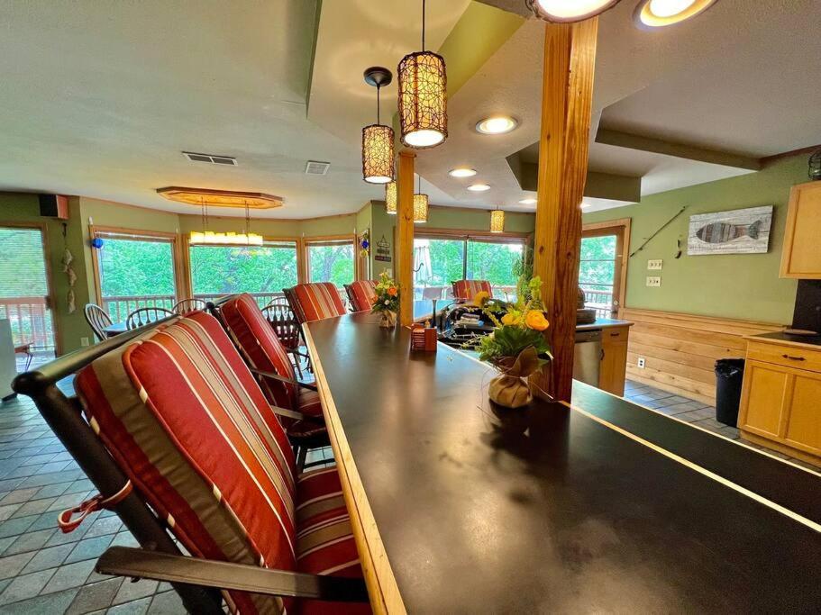 The River Haven - Sleeps 32 - On Guadalupe River Seguin Dış mekan fotoğraf