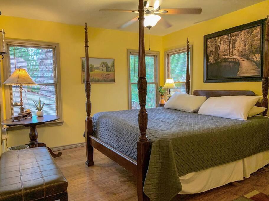 The River Haven - Sleeps 32 - On Guadalupe River Seguin Dış mekan fotoğraf