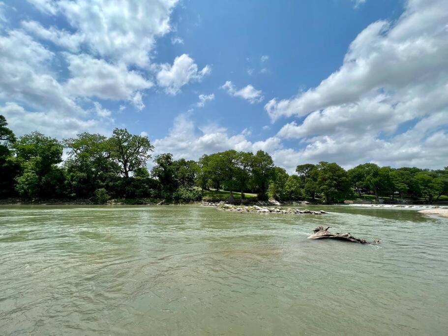 The River Haven - Sleeps 32 - On Guadalupe River Seguin Dış mekan fotoğraf