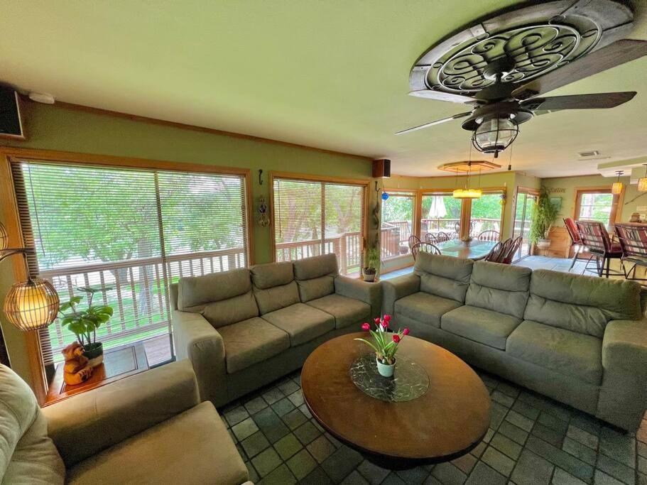 The River Haven - Sleeps 32 - On Guadalupe River Seguin Dış mekan fotoğraf