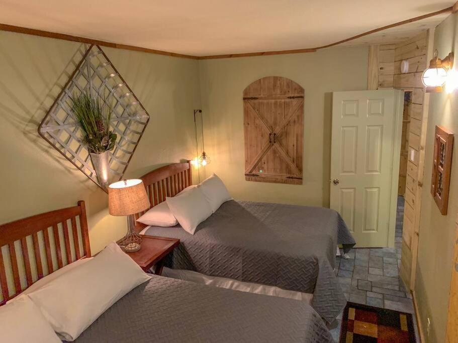 The River Haven - Sleeps 32 - On Guadalupe River Seguin Dış mekan fotoğraf