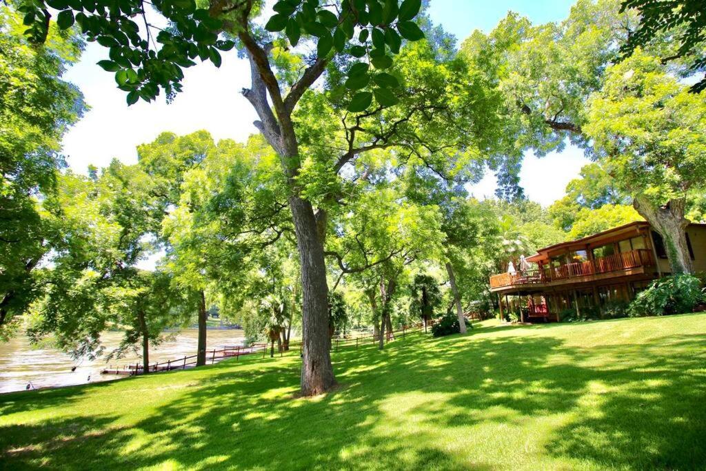 The River Haven - Sleeps 32 - On Guadalupe River Seguin Dış mekan fotoğraf